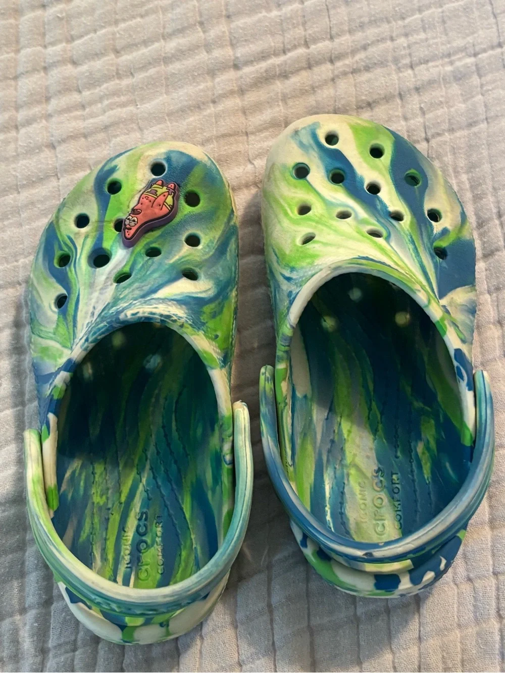 CROCS Kids Swirl Tie-Dye Clogs in Green & Blue